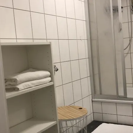 Im Dachgeschoss, 2 Zi, 45 Qm, Im Osten Von Leipzig