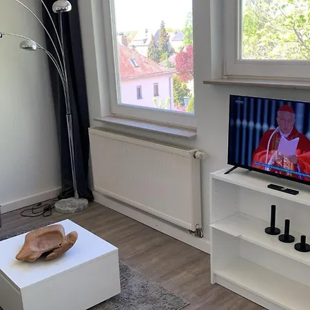 Im Dachgeschoss, 2 Zi, 45 Qm, Im Osten Von Apartment Leipzig